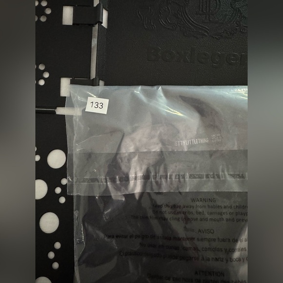 Pretty Little Thing BLACK ACETATE SLINKY SCOOP NECK LONG SLEEVE BODYSUIT - Picture 7 of 7